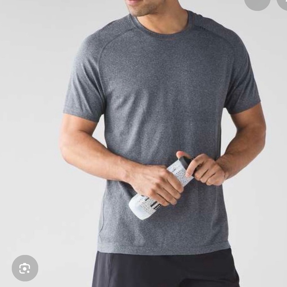 Lululemon Metal Vent Tech Short Sleeve
Sz L Grey